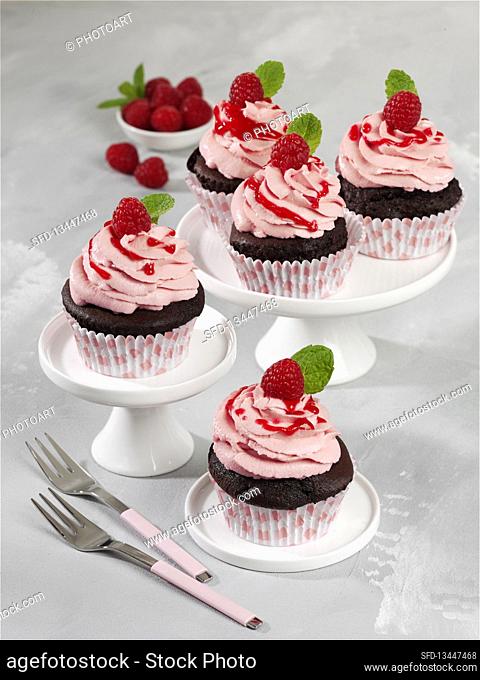 Chocolate-raspberry cupcakes