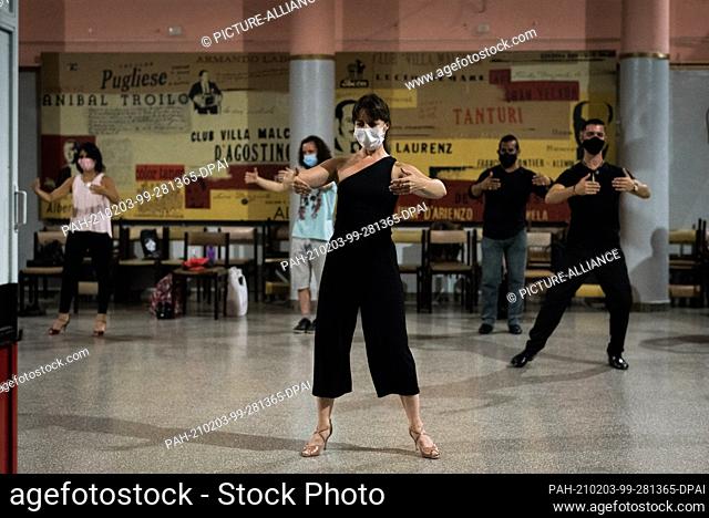 21 January 2021, Argentina, Buenos Aires: Eugenia Martinez (m.), tango teacher, demonstrates an exercise during a tango class with a limited number of...
