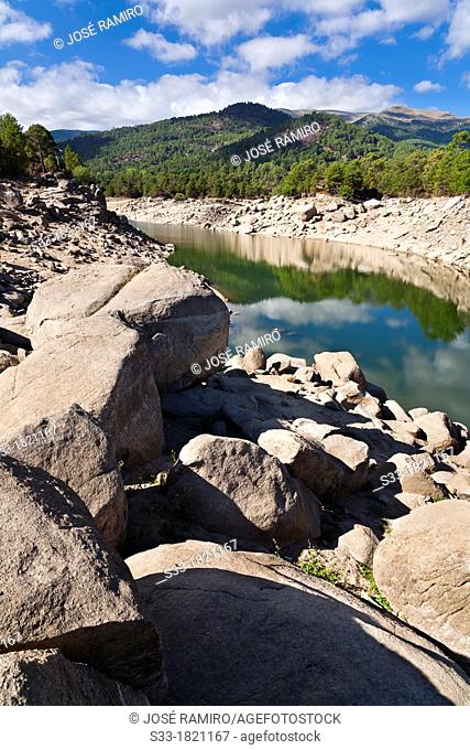Dry season in the Burguillo reservoir  Ávila  Castilla León  Spain
