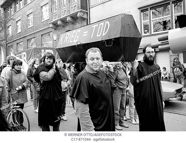 Eighties, black and white photo, people, peace demonstration, Easter marches 1983 in Germany against nuclear armament, men carry a symbolic burial case, war