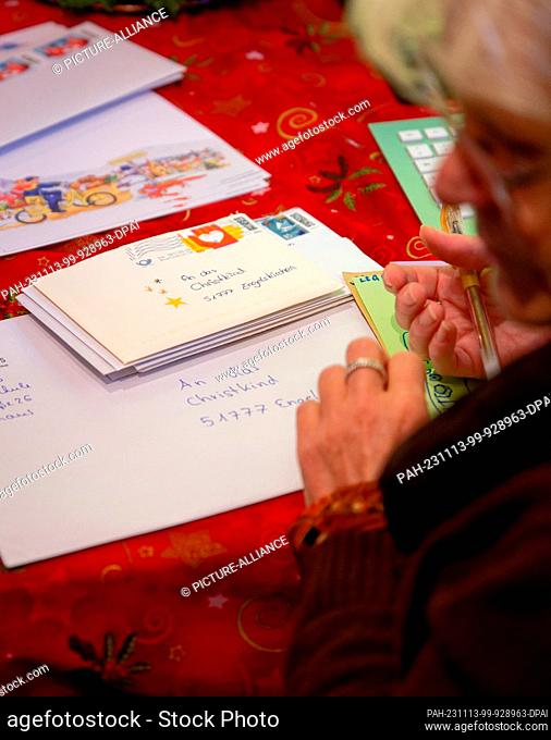 13 November 2023, North Rhine-Westphalia, Engelskirchen: Letters with wish lists can be found at the Deutsche Post Christkindpost branch