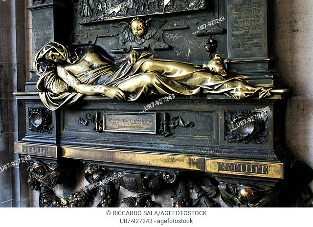 Belgium, Brussels, Grand Place, Bronze Statue of Everard't Serclaes