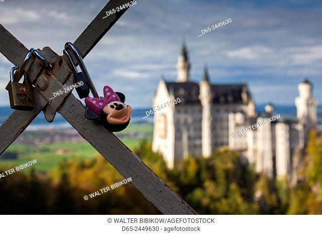 Germany, Bavaria, Hohenschwangau, Schloss Neuschwanstein castle, Marienbrucke bridge view, late afternoon, love locks and Minnie Mouse