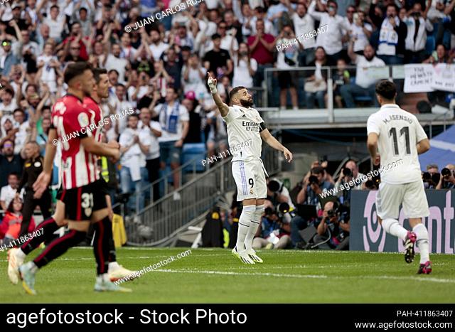 Madrid, Spain; 4.06.2023.- Karim Benzema celebrates his penalty goal with the fans and his teammates. Karim Benzema says goodbye to Real Madrid playing and...