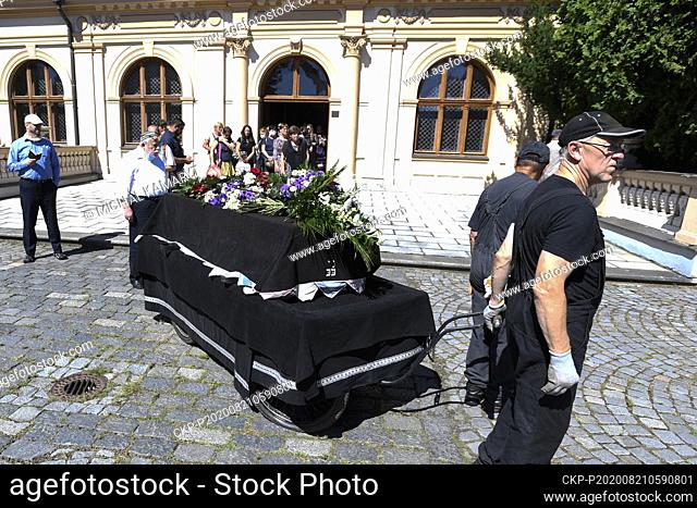 People give last farewell to Viktor Wellemin New Jewish cemetery in Prague, Czech Republic, on Friday, August 21, 2020. Wellemin