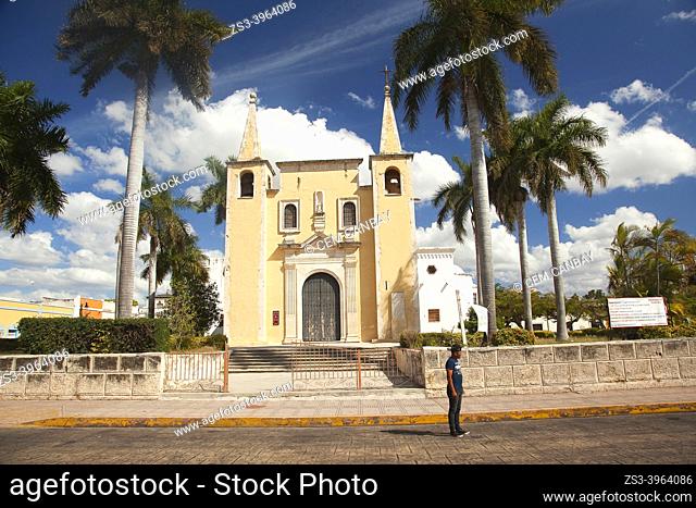 Man in front of the Parroquia De Santa Ana church at historic center, Merida, Riviera Maya, Yucatan State, Mexico, Central America