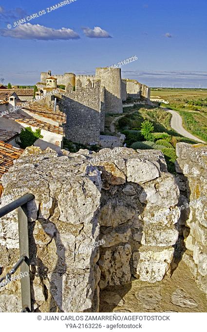 Uruena walls and castle, XIth Century, Uruena, Montes Torozos, Villa del Libro, Book village, Valladolid, Castilla y Leon, Spain