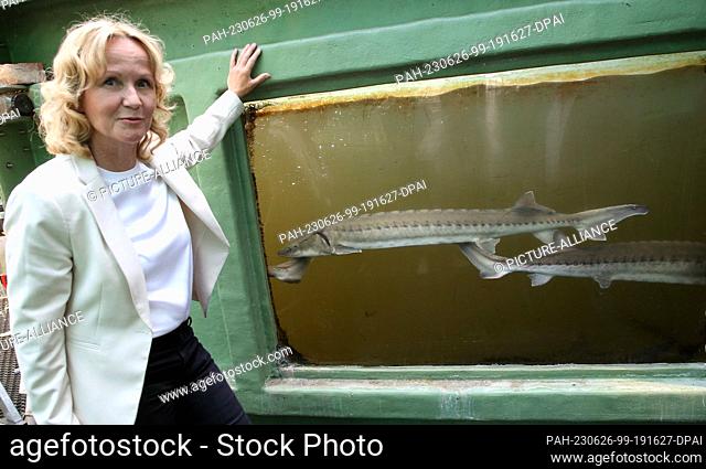 26 June 2023, Berlin: Steffi Lemke (Bündnis 90/Die Grünen), Federal Minister for the Environment, visits the Leibnitz Institute of Freshwater Ecology and Inland...