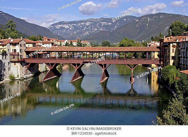 Covered bridge over the Brenta River, Bassano del Grappa, Veneto, Italy, Europe