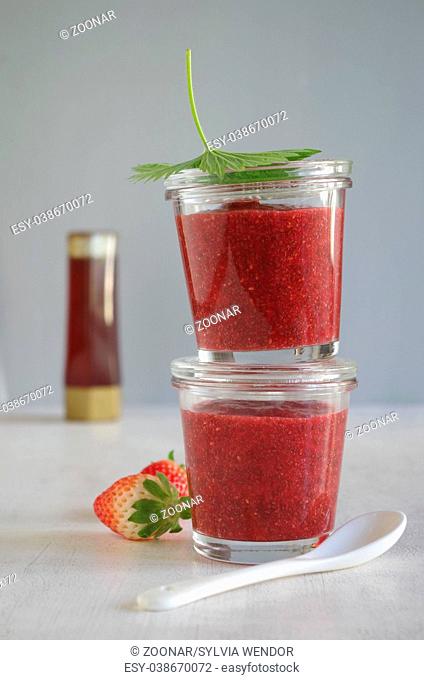 strawberry chia marmalade ( sugar-free)