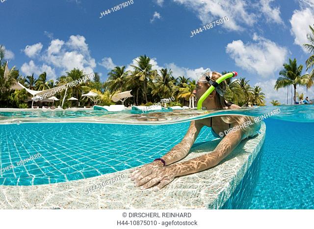 Frau im Pool, Süd Male Atoll, Malediven, Woman in Swimming Pool, South Male Atoll, Maldives