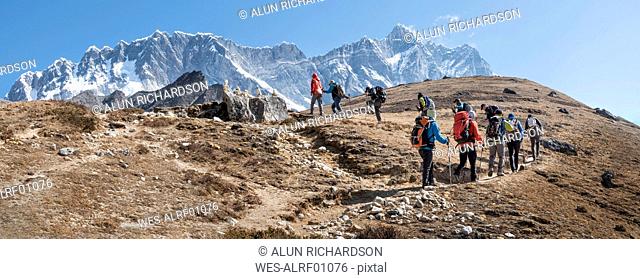 Nepal, Solo Khumbu, Everest, Group of mountaineers at Chukkung Ri