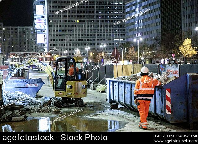 23 November 2023, Berlin: Construction workers are at work on a building site at Alexanderplatz. From the industry's point of view