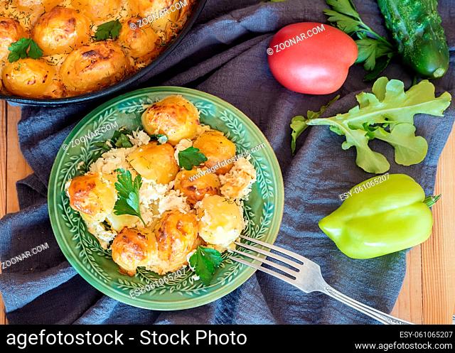 Prince potatoes : baked in the oven young potatoes with cottage cheese. Eat with vegetables. Russian cuisine