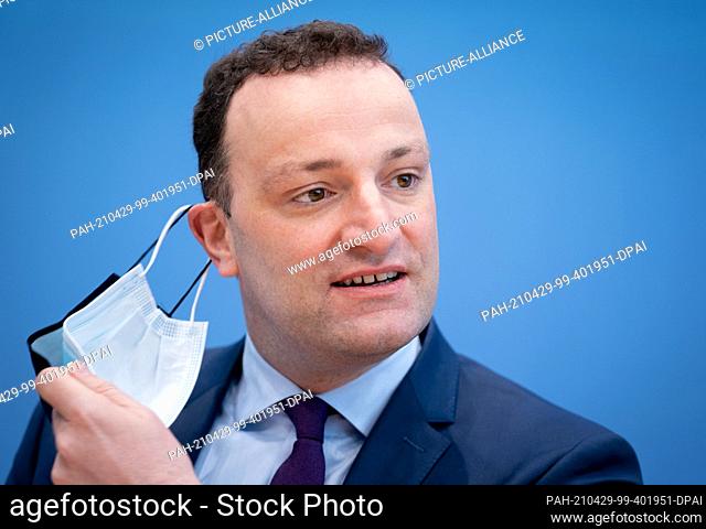 29 April 2021, Berlin: Jens Spahn (CDU), Federal Minister of Health, takes off his mouth-nose protection at the beginning of the press conference on further...
