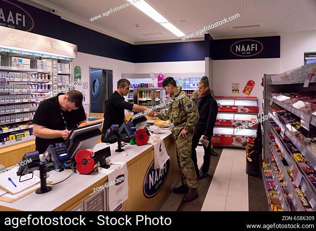 Lebensmittelgeschäft der britischen armeeigenen Naafi-Kette in der Athlone Kaserne in paderborn-Sennelager, Foto: Robert B. Fishman, 19.11.2014