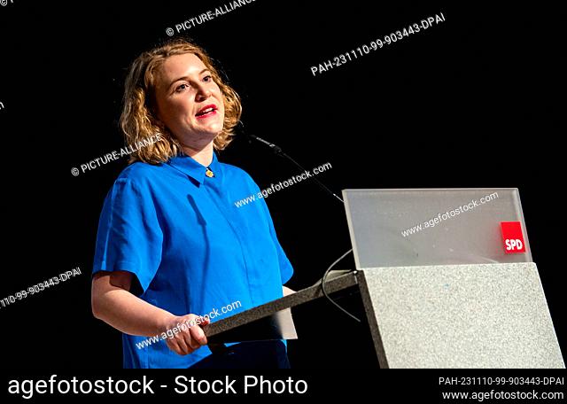 10 November 2023, Hamburg: Laura Frick, top candidate of the Hamburg SPD for the 2024 European elections, speaks during the state party conference after her...