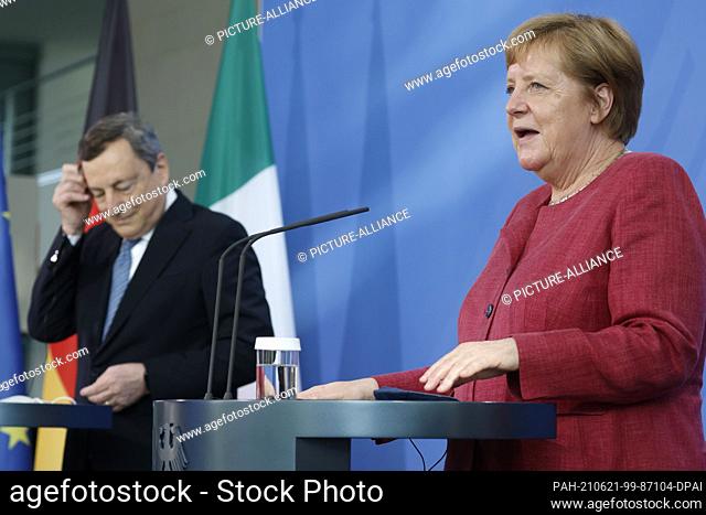 21 June 2021, Berlin: German Chancellor Angela Merkel (r, CDU) and Mario Draghi, Prime Minister of Italy, hold a press conference at the Federal Chancellery