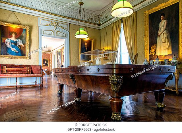 BILLIARDS ROOM DECORATED IN SECOND EMPIRE STYLE WITH ITS 19TH CENTURY MAHOGANY BILLIARDS TABLE AND THE PORTRAITS OF THE FAMILY OF PAUL DE NOAILLES