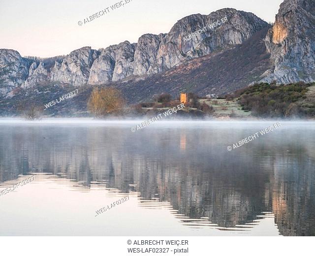 Spain, Asturias, Camposolillo, view over Porma reservoir with water vapour and Cantabrian Mountains