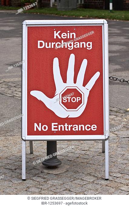 Stand-up display saying Kein Durchgang - Stop - No Entrance