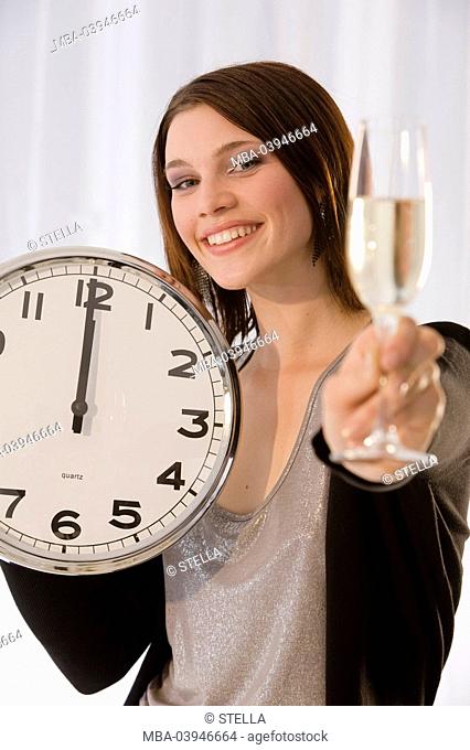 hold, woman, young, saucy, clock, champagne glass, half portrait, broached, fuzziness