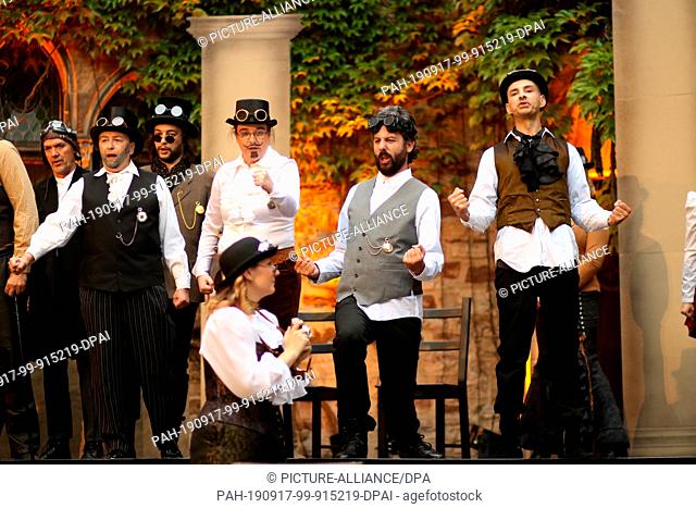 02 August 2019, Saxony-Anhalt, Wernigerode: A scene from the opera performance ""Romeo and Juliet"" is rehearsed in the courtyard of Wernigerode Castle