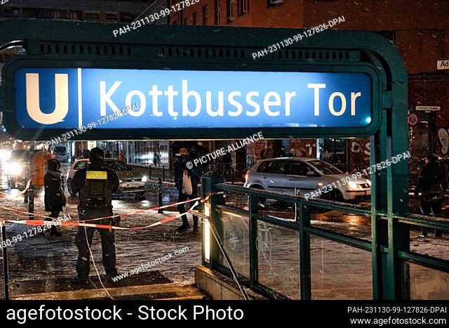 29 November 2023, Berlin: A police officer stands at a blocked entrance to the subway station at Kottbuser Tor late in the evening