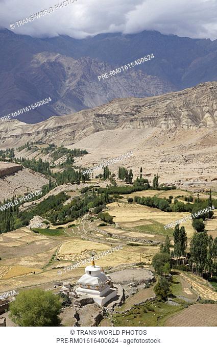 Chorten near Likir monastery, Jammu and Kashmir, India / Chörten nahe des Klosters Likir, Jammu und Kashmir, Indien