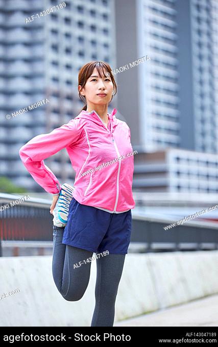 Young Japanese woman training downtown Tokyo