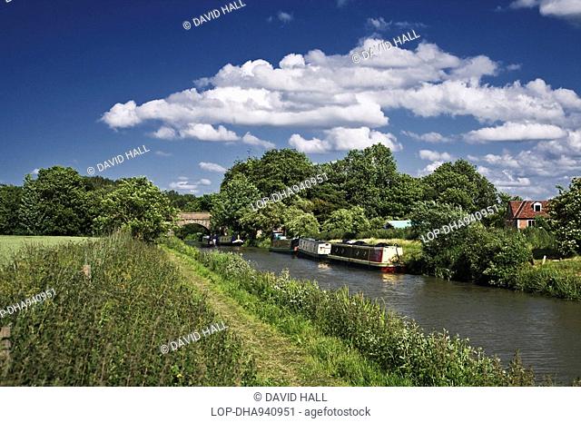 England, Wiltshire, Near Woodborough, Narrow boats on the Kennet & Avon Canal