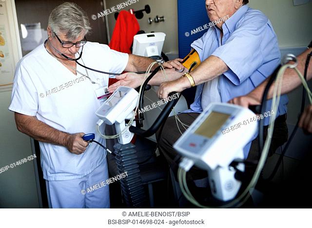 Reportage with a team of physiotherapists in a hospital in Haute-Savoie in France. A cardiac rehabilitation session run by a physiotherapist
