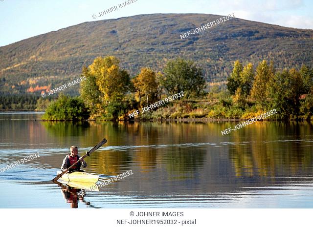 Mid adult man kayaking, Kiruna, Norrbotten, Lapland, Sweden