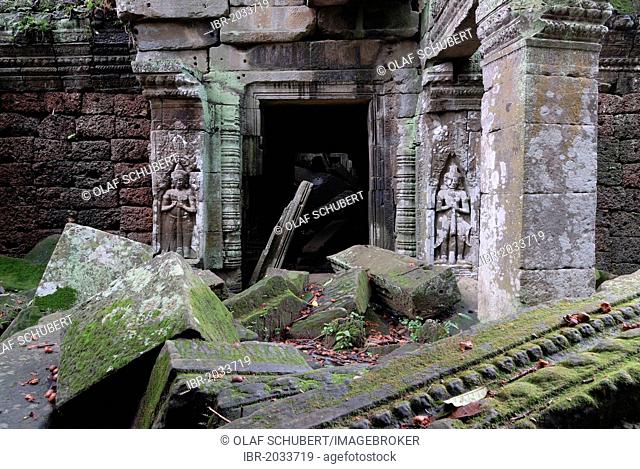Old collapsed portions of the overgrown Ta Phrom Temple, Angkor Wat Temple Complex, Siem Reap, Cambodia, Southeast Asia, Asia