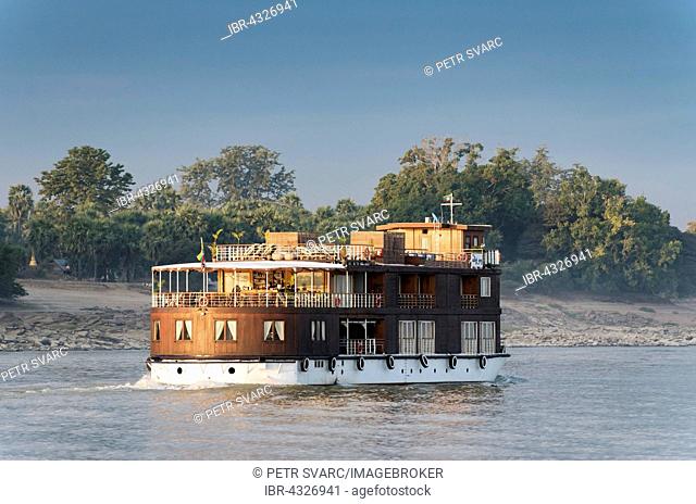 Excursion boat cruising the Irrawaddy River, also Ayeyarwady, River, between Mandalay and Bagan, Myanmar