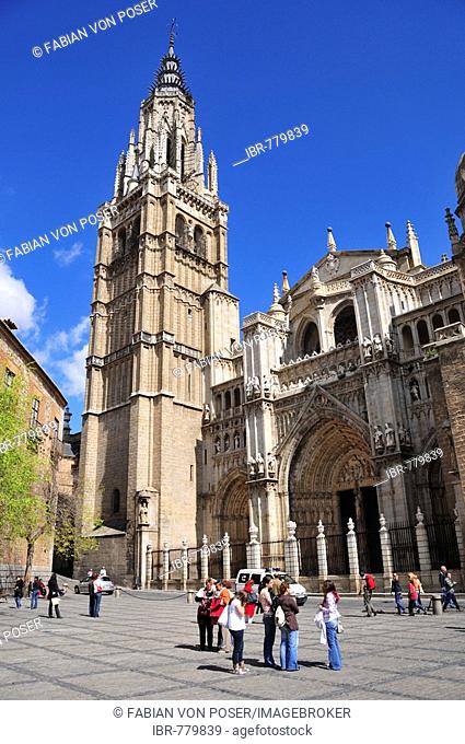 Plaza del Ayuntamiento Square and the Catedral Primada Cathedral, Toledo, Spain