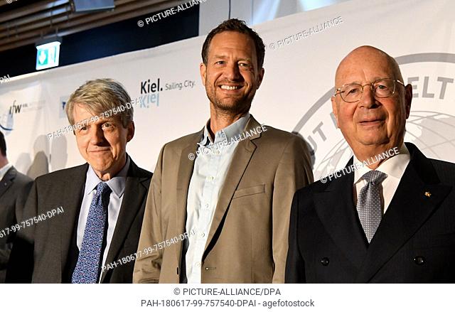 17 June 2018, Germany, Kiel: The winners of the Global Economy Prize (left to right), American Robert Shiller, Economist and Nobel laureate, Dutch Bas van Abel