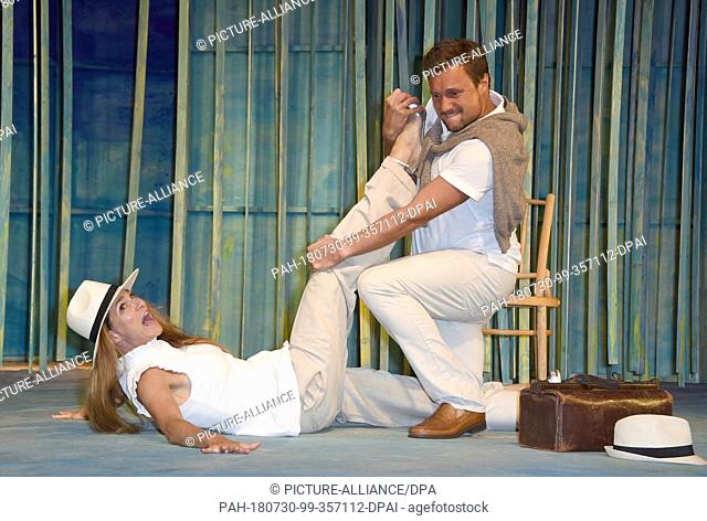 30 July 2018, Germany, Munich: Actors Alexandra Kamp (Ariel Weymouth) and Maximilian Laprell (Maxwell Jordan) rehearse on stage for the comedy ""Eine...