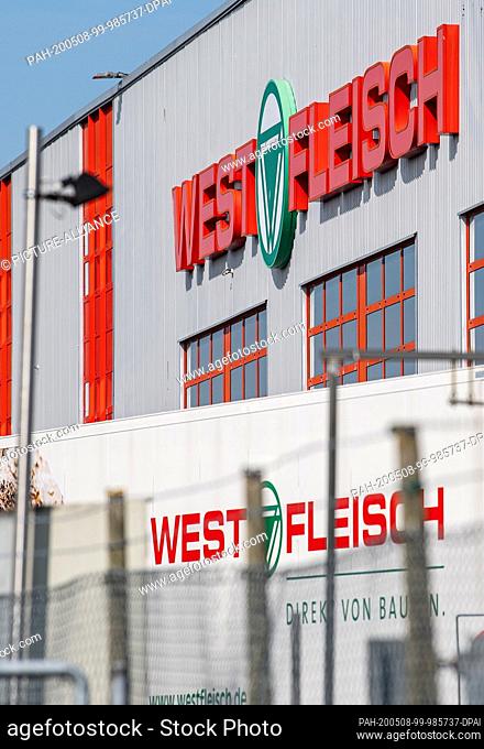 08 May 2020, North Rhine-Westphalia, Coesfeld: A truck (below) of the meat processor Westfleisch drives onto the company premises in Coesfeld