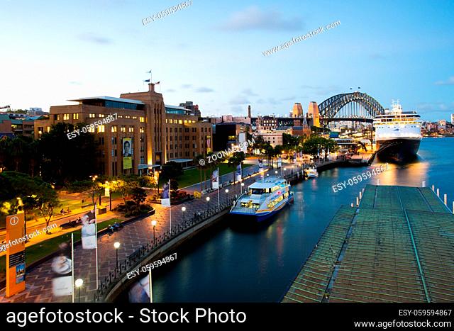 Museum of Contemporary Art and Circular Quay at rush hour on a summer's evening in Sydney, Australia