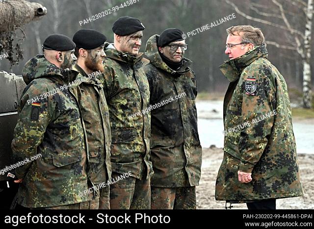 01 February 2023, North Rhine-Westphalia, Augustdorf: Boris Pistorius (SPD, r), Minister of Defense, talks to soldiers of the German Army's Tank Battalion 203...