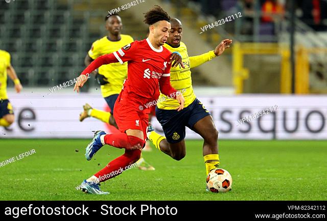 Lievrpool's Kaide Gordon and Union's Noah Sadiki fight for the ball during a game between Belgian soccer team Royale Union Saint Gilloise and English club...