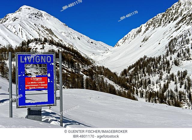 Winter closure of the roads between La Motta and Livigno over the Pass Forcola di Livigno due to avalanche danger, La Motta, Bernina Pass, Puschlav, Graubünden