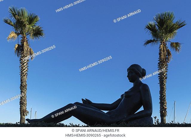France, Pyrenees Orientales, Banyuls, Maillol, statue of a woman lying on the outside of the museum