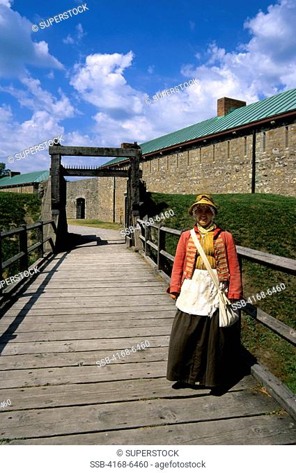 canada ontario niagara falls, old fort erie, woman in costume