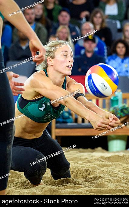 17 August 2023, Hamburg: Volleyball/Beach: Beach Pro Tour, group matches. German player Louisa Lippmann saves the ball in the sand during a group match against...