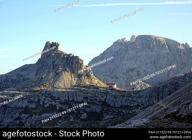 05 October 2021, Italy, Sexten: The Three Peaks (Italian: Tre Cime di Lavaredo) in the Sesto Dolomites at sunrise. Photo: Alexandra Schuler/dpa