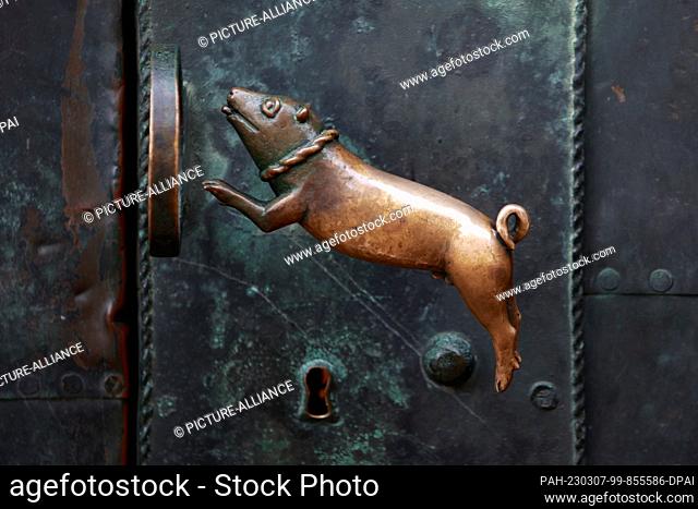 PRODUCTION - 06 March 2023, Saxony-Anhalt, Quedlinburg: View of a door handle on the main portal of the collegiate church of St