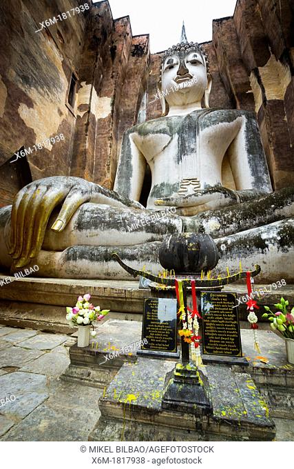 Buddha statue  Wat Sri Chum  Sukhothai Historical Park  Thailand