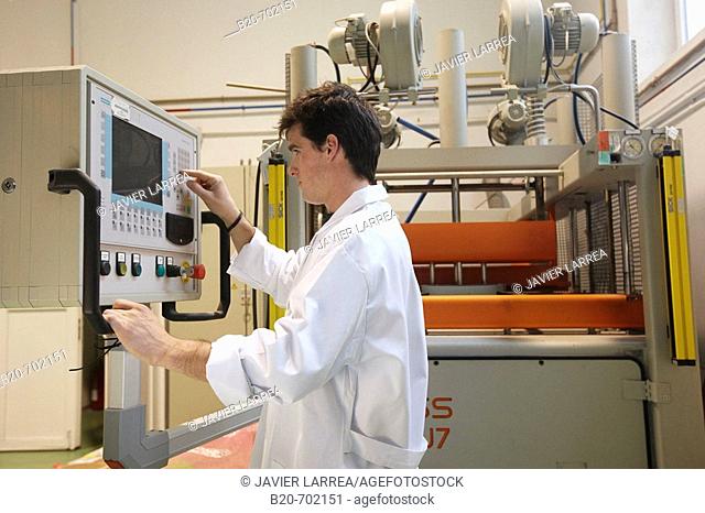 Thermosetting plastic molding process, Transport Unit. Fundación Inasmet-Tecnalia, Centro de Investigación, Parque Tecnologico de San Sebastian, Donostia